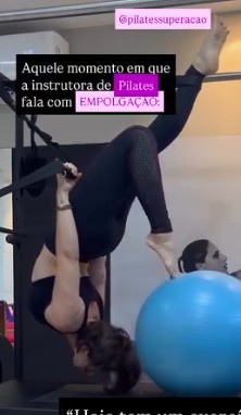 Aula de Pilates em equipamento suspenso